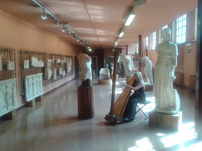 Sara Terzano MUSEO D'ANTICHITA' arpista Torino